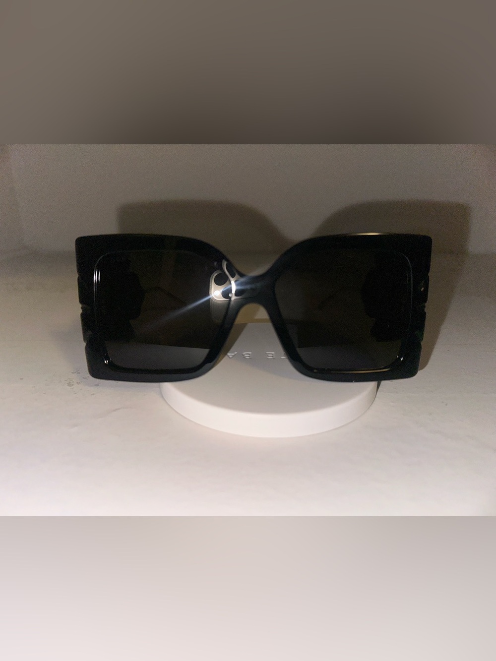 100% Authentic Gucci GG0535S 001 Black Gold Oversized Sunglasses + Case